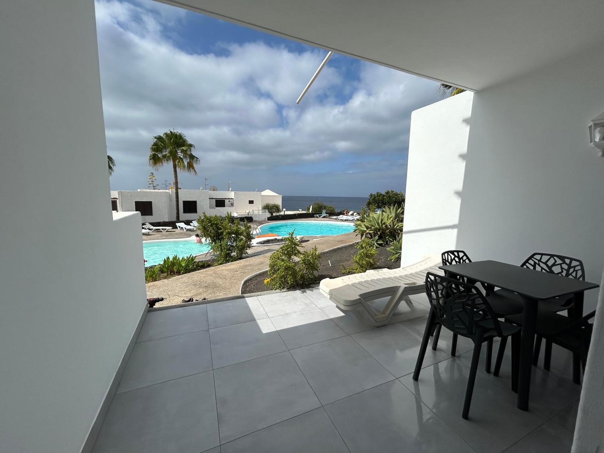Stunning 2 Bedroom Seafront Apartment Puerto del Carmen  Kültér fotó