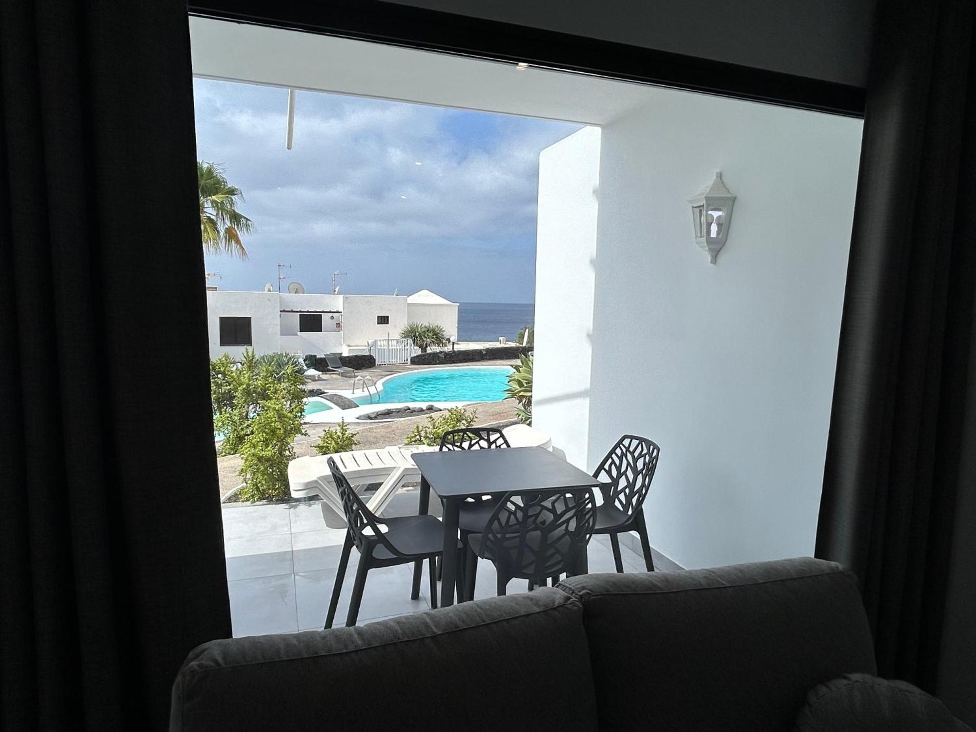 Stunning 2 Bedroom Seafront Apartment Puerto del Carmen  Kültér fotó