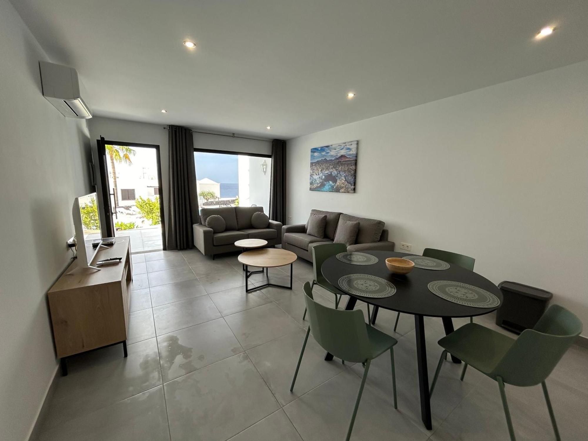 Stunning 2 Bedroom Seafront Apartment Puerto del Carmen  Kültér fotó