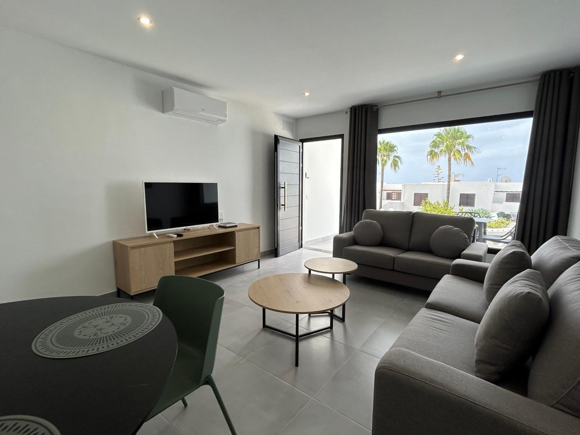 Stunning 2 Bedroom Seafront Apartment Puerto del Carmen  Kültér fotó